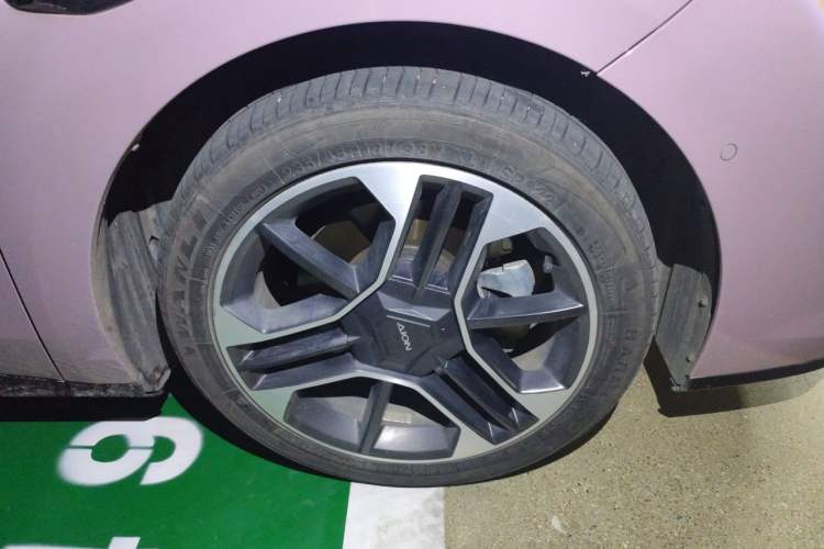 Used AION RT 2025 650 LiDAR Edition Right Front Wheel Hub