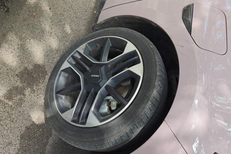Used AION RT 2025 650 LiDAR Edition Right Front Wheel Hub