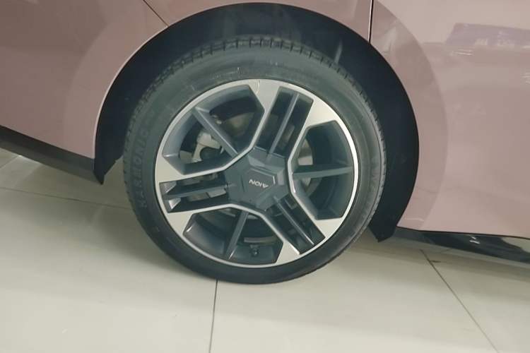 Used AION RT 2025 650 LiDAR Edition Right Rear Wheel Hub