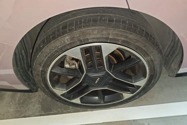 Used AION RT 2025 650 LiDAR Edition Right Rear Wheel Hub