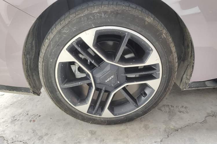 Used AION RT 2025 650 LiDAR Edition Right Rear Wheel Hub