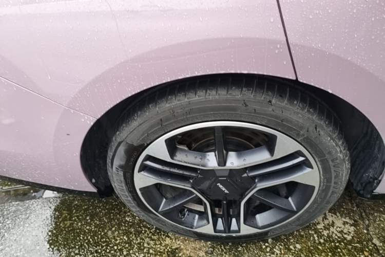 Used AION RT 2025 650 LiDAR Edition Right Rear Wheel Hub