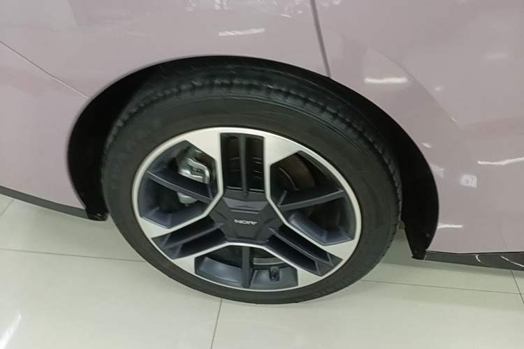 Used AION RT 2025 650 LiDAR Edition Right Rear Wheel Hub