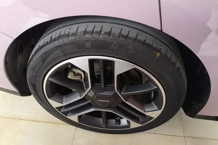 Used AION RT 2025 650 LiDAR Edition Right Rear Wheel Hub