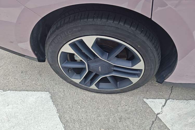 Used AION RT 2025 650 LiDAR Edition Right Rear Wheel Hub