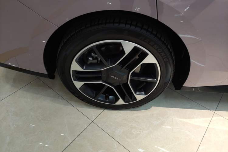 Used AION RT 2025 650 LiDAR Edition Right Rear Wheel Hub