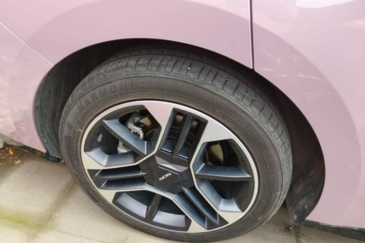 Used AION RT 2025 650 LiDAR Edition Right Rear Wheel Hub