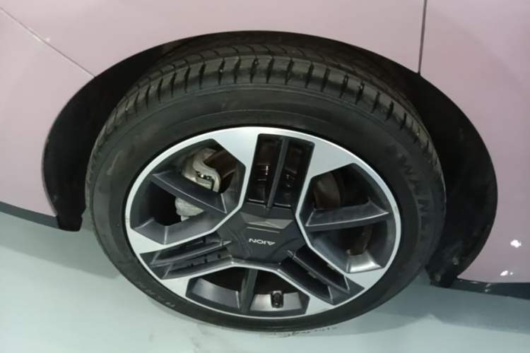 Used AION RT 2025 650 LiDAR Edition Right Rear Wheel Hub