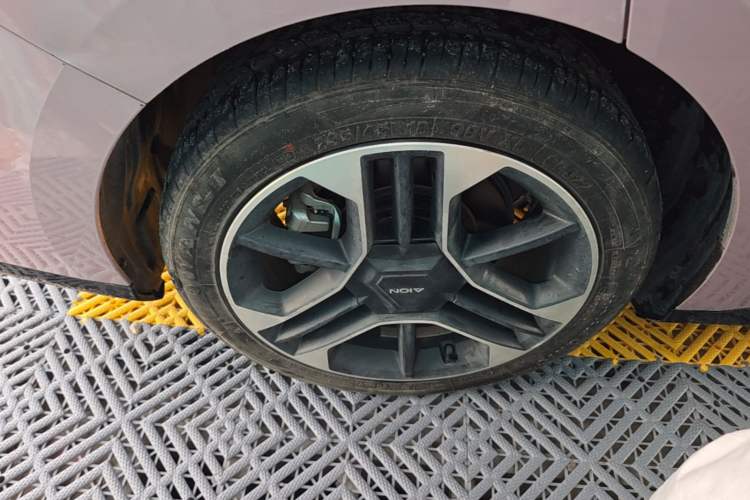 Used AION RT 2025 650 LiDAR Edition Right Rear Wheel Hub