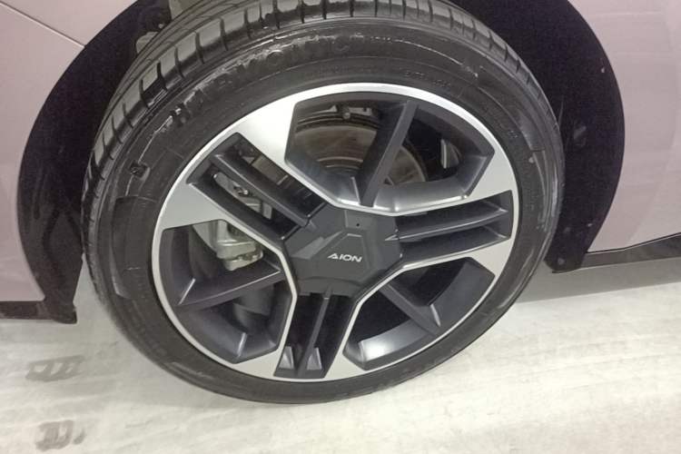 Used AION RT 2025 650 LiDAR Edition Right Rear Wheel Hub