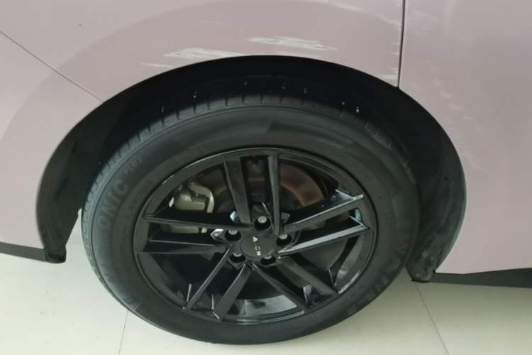Used AION RT 2025 520 Smart Luxury Edition Right Rear Wheel Hub