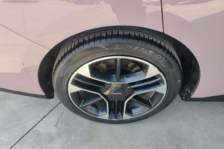 Used AION RT 2025 650 LiDAR Edition Right Rear Wheel Hub