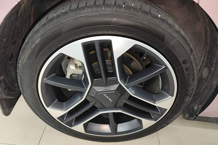 Used AION RT 2025 650 LiDAR Edition Right Rear Wheel Hub