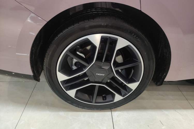 Used AION RT 2025 650 LiDAR Edition Right Rear Wheel Hub