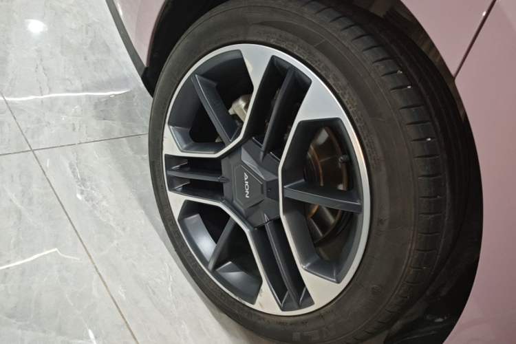 Used AION RT 2025 650 LiDAR Edition Right Rear Wheel Hub