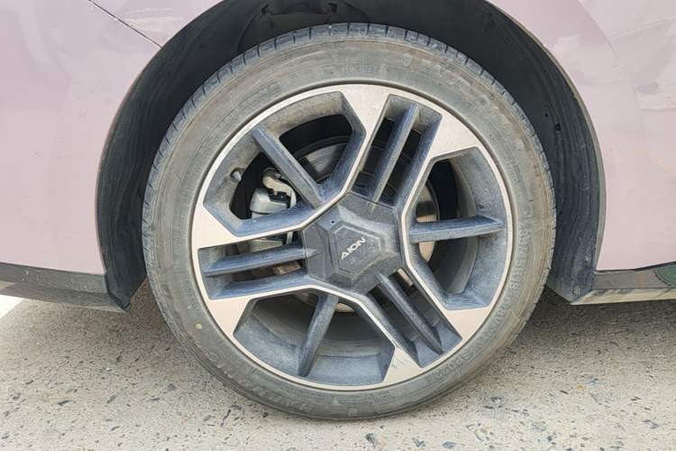 Used AION RT 2025 650 LiDAR Edition Right Rear Wheel Hub