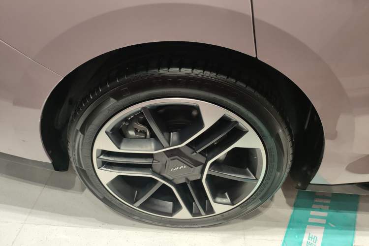 Used AION RT 2025 650 LiDAR Edition Right Rear Wheel Hub