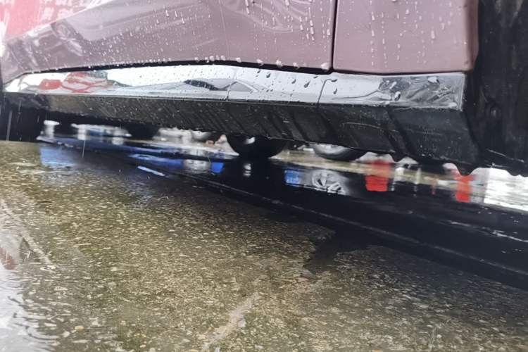 Used AION RT 2025 650 LiDAR Edition Right Side Sill