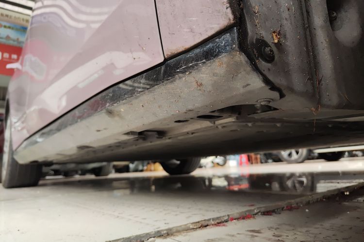 Used AION RT 2025 650 LiDAR Edition Right Side Sill
