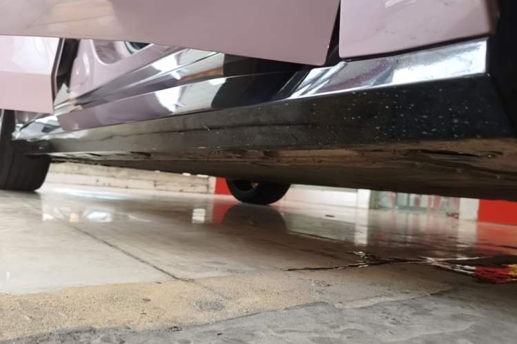 Used AION RT 2025 650 LiDAR Edition Right Side Sill