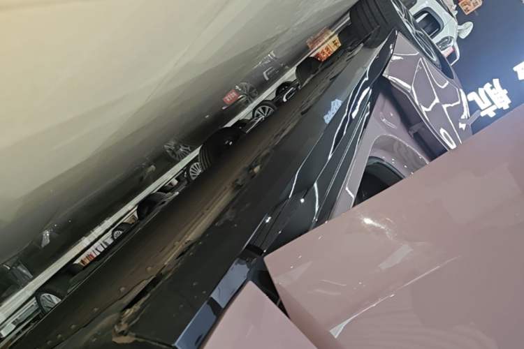 Used AION RT 2025 650 LiDAR Edition Right Side Sill