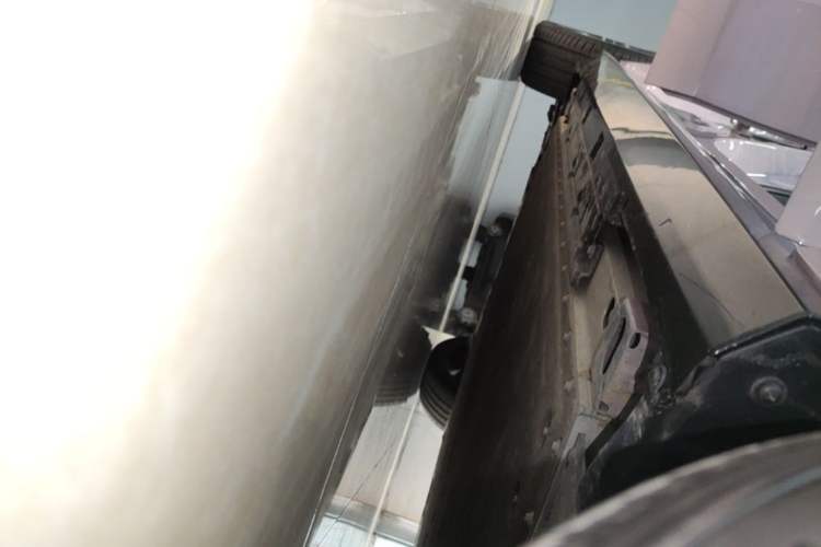 Used AION RT 2025 650 LiDAR Edition Right Side Sill