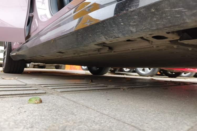 Used AION RT 2025 650 LiDAR Edition Right Side Sill
