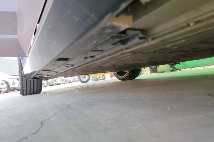 Used AION RT 2025 650 LiDAR Edition Right Side Sill