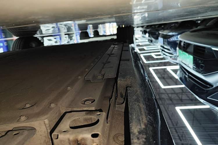 Used AION RT 2025 650 LiDAR Edition Right Side Sill