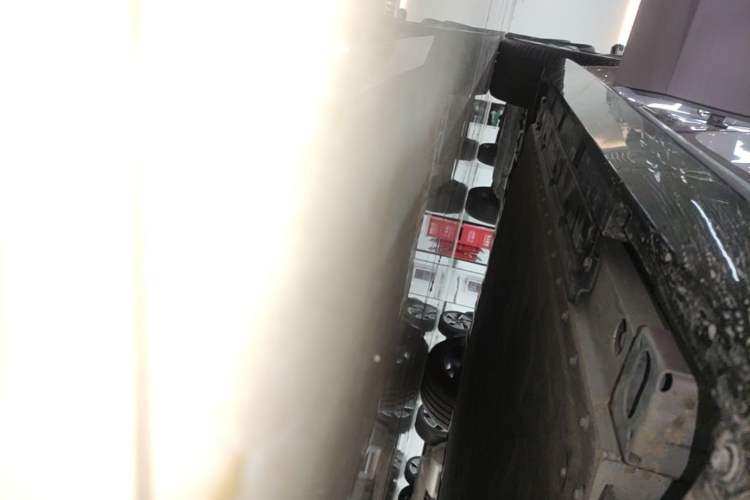 Used AION RT 2025 650 LiDAR Edition Right Side Sill