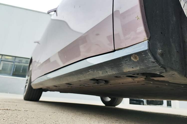 Used AION RT 2025 650 LiDAR Edition Right Side Sill