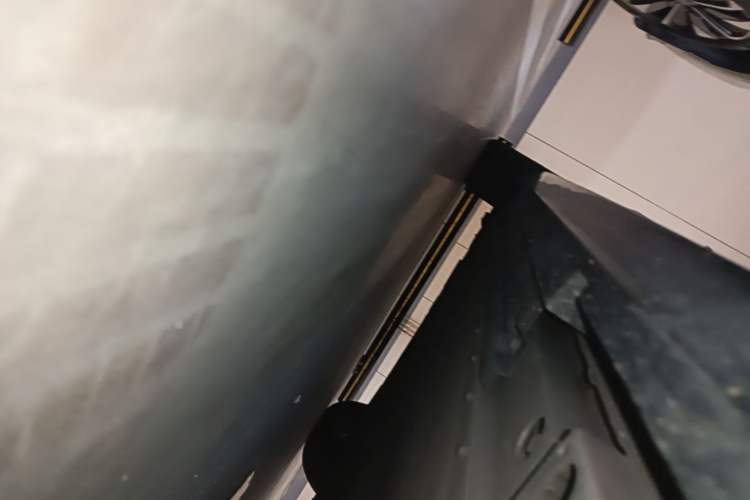 Used AION RT 2025 650 LiDAR Edition Right Side Sill