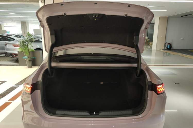 Used AION RT 2025 650 LiDAR Edition Trunk