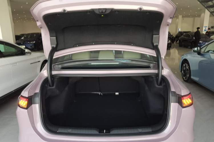 Used AION RT 2025 650 LiDAR Edition Trunk