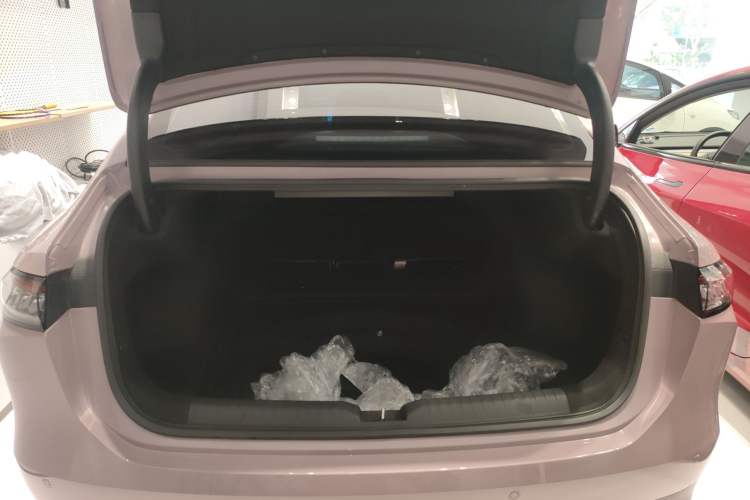 Used AION RT 2025 650 LiDAR Edition Trunk