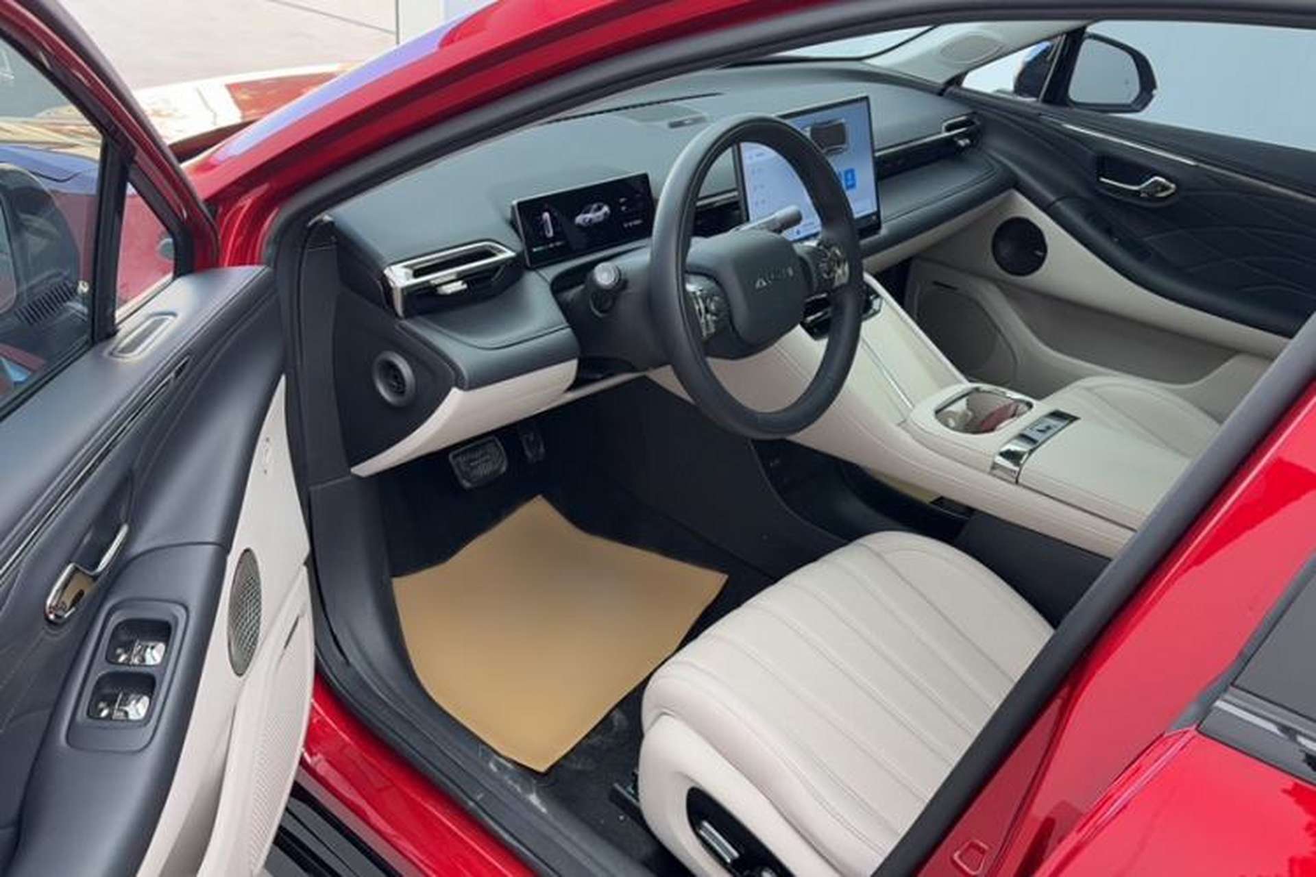 Used AION RT 2025 650 LiDAR Edition Interior 1
