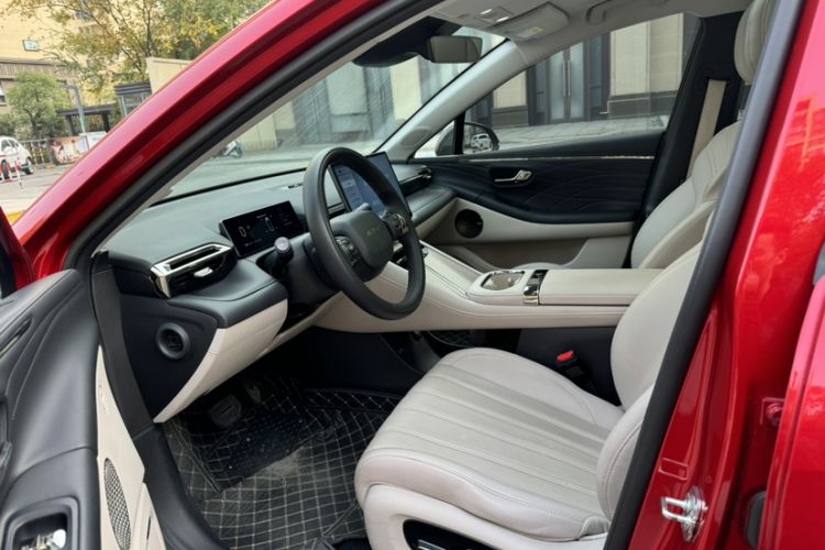 Used AION RT 2025 650 LiDAR Edition Interior 2