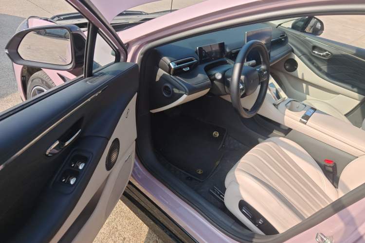 Used AION RT 2025 650 LiDAR Edition Interior 3