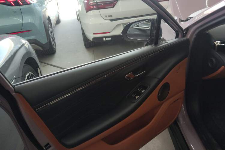 Used AION RT 2025 650 LiDAR Edition Interior 7