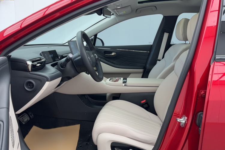 Used AION RT 2025 650 LiDAR Edition Interior 8