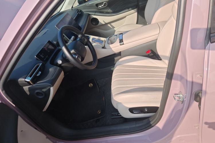 Used AION RT 2025 650 LiDAR Edition Left Front Seat
