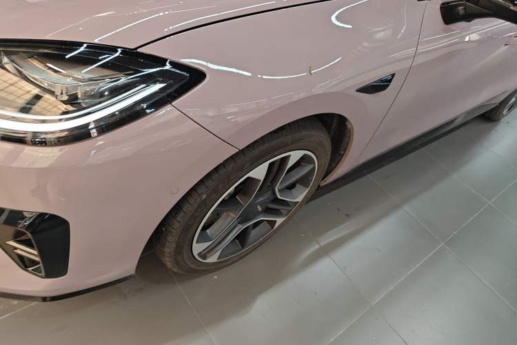 Used AION RT 2025 650 LiDAR Edition Left Front Wheel Hub