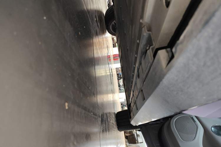 Used AION RT 2025 650 LiDAR Edition Right Side Sill