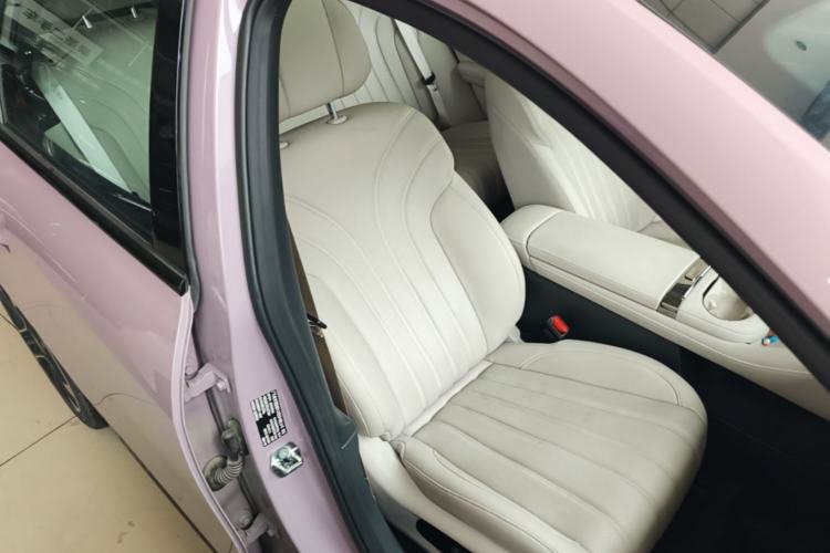 Used AION RT 2025 650 LiDAR Edition Right Front Seat