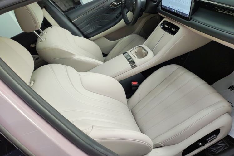 Used AION RT 2025 650 LiDAR Edition Right Front Seat