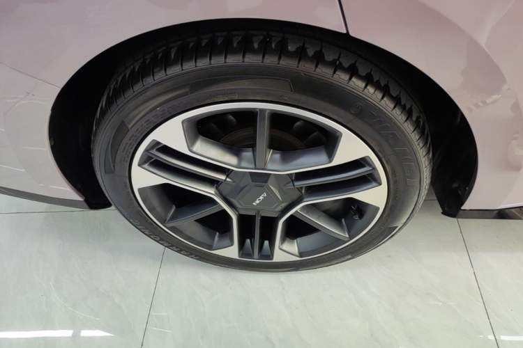 Used AION RT 2025 650 LiDAR Edition Right Rear Wheel Hub
