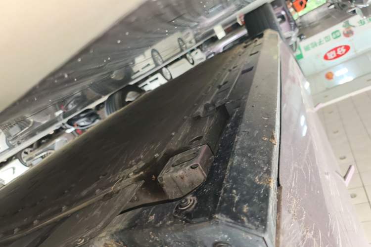 Used AION RT 2025 650 LiDAR Edition Right Side Sill