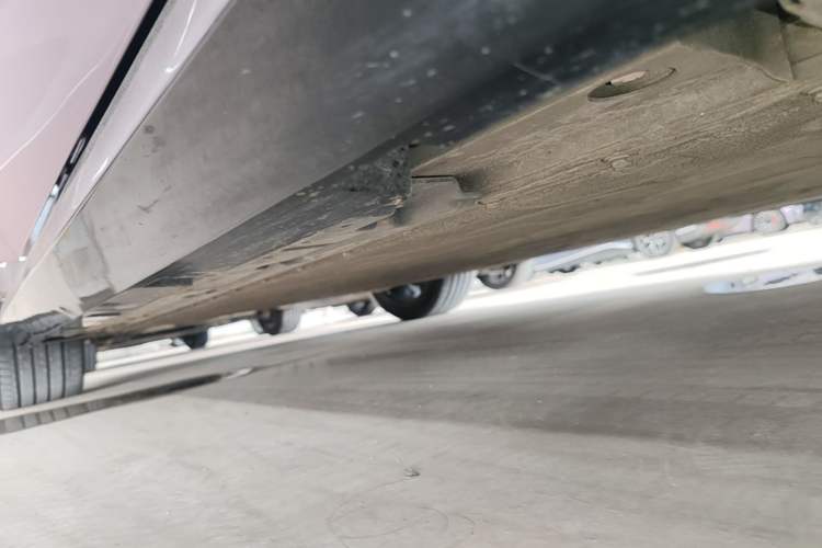 Used AION RT 2025 650 LiDAR Edition Right Side Sill