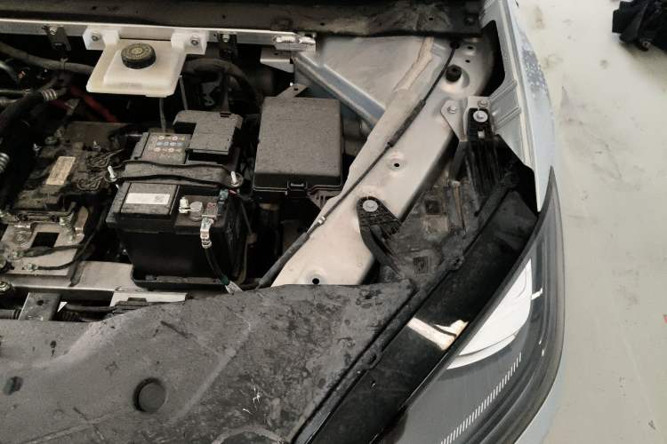 Used AION RT 2025 650 LiDAR Edition Engine Bay Left