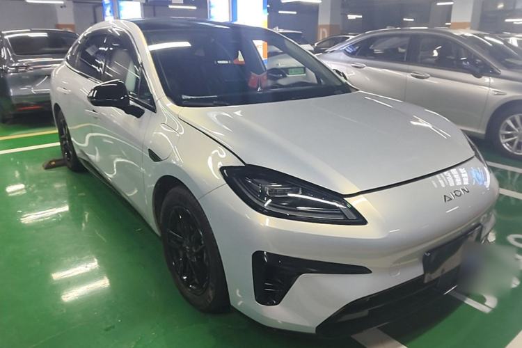 Used AION RT 2025 520 Smart Luxury Edition Front Right 45 Deg